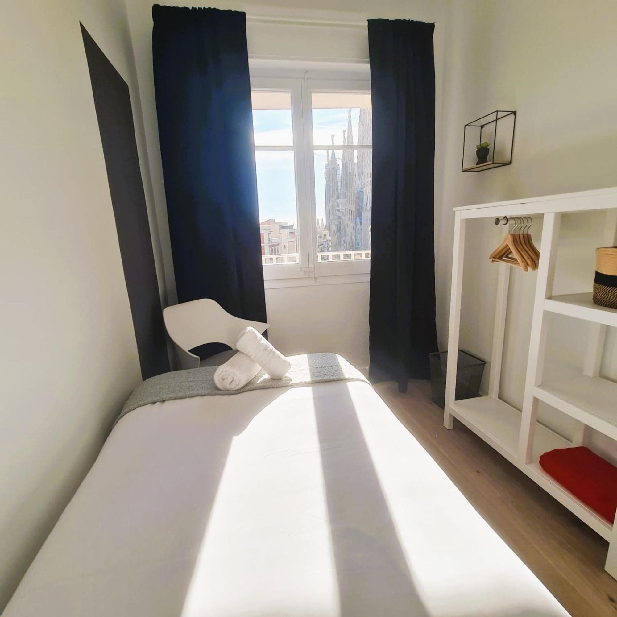 G74 Avenida Gaudi 4 Bedrooms With Balcony- Sagrada Familia * Barcelona