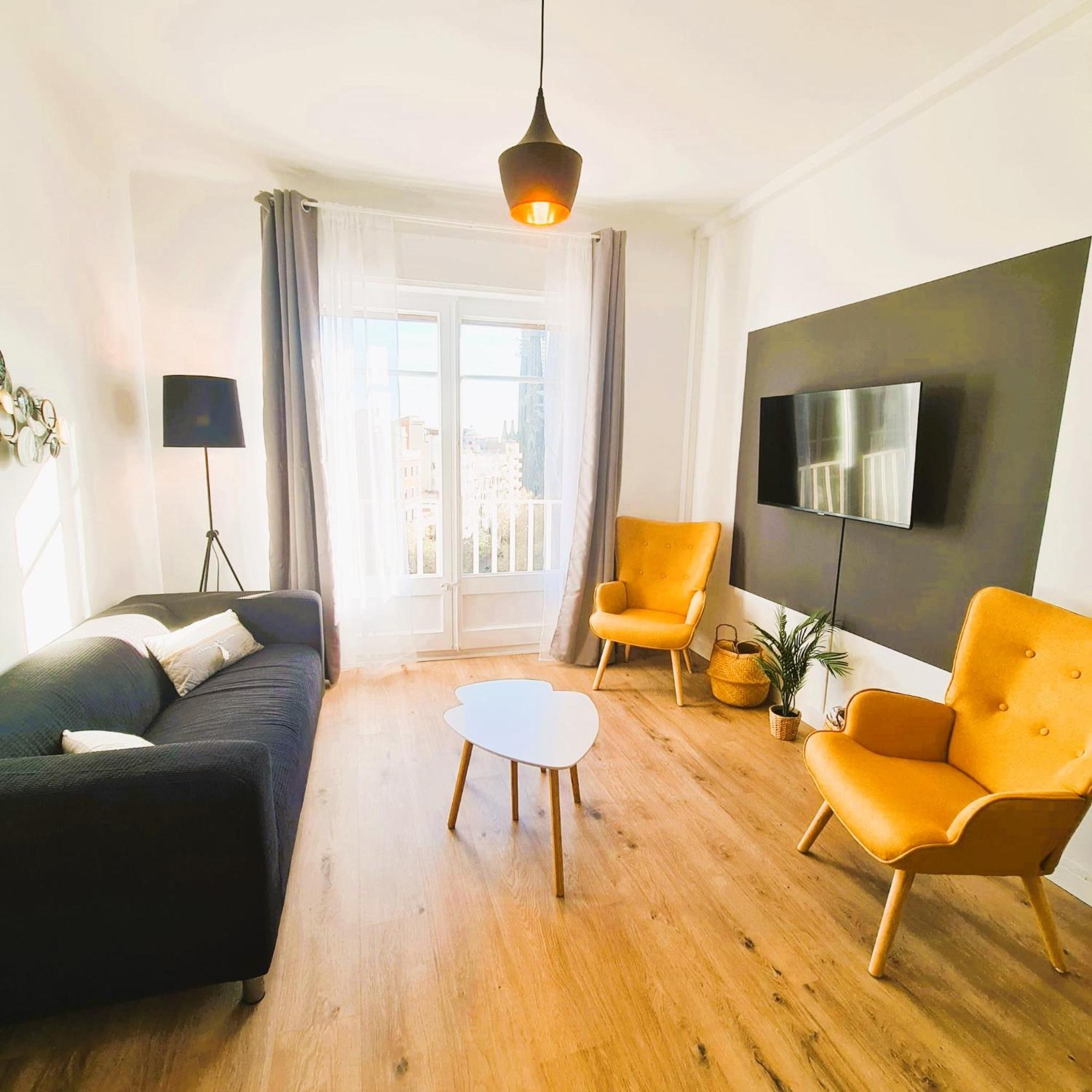 G74 Avenida Gaudi 4 Bedrooms With Balcony- Sagrada Familia * Barcelona
