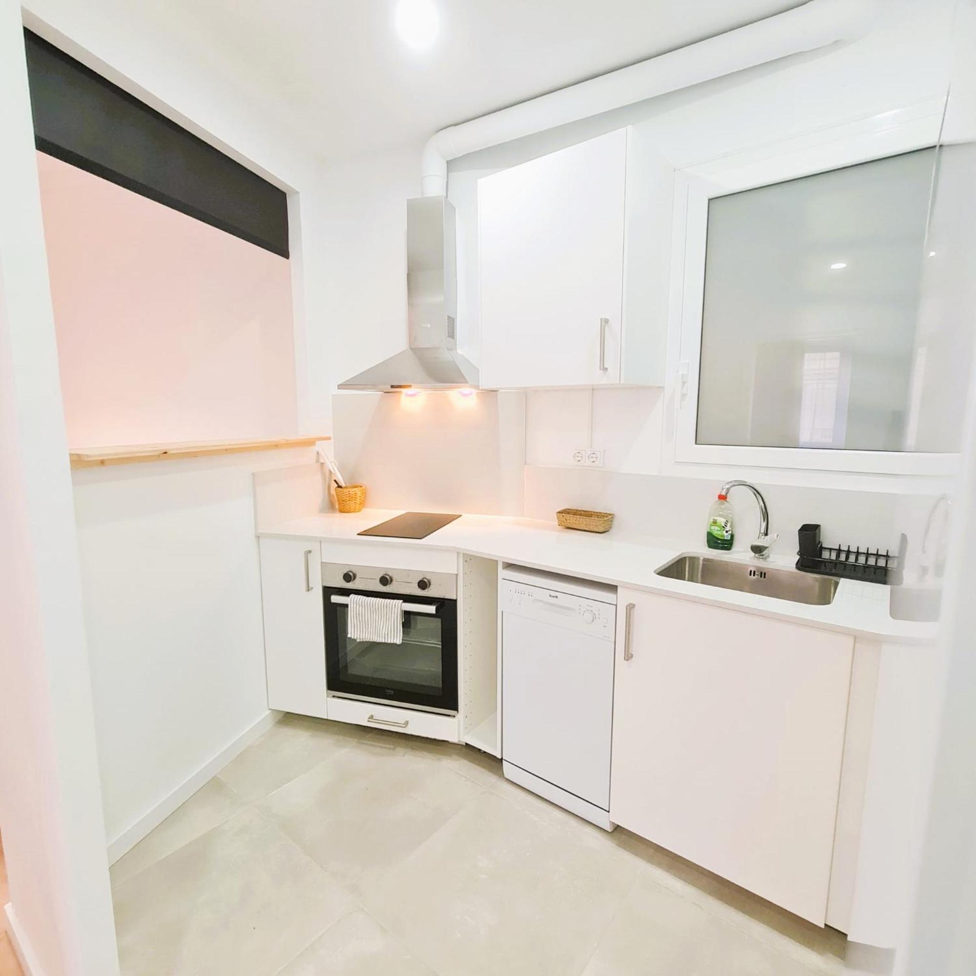G74 Avenida Gaudi 4 Bedrooms With Balcony- Sagrada Familia Appartement *