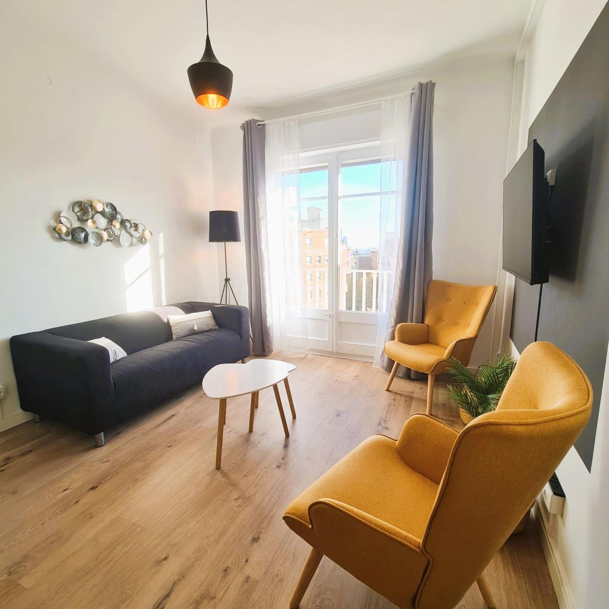G74 Avenida Gaudi 4 Bedrooms With Balcony- Sagrada Familia *