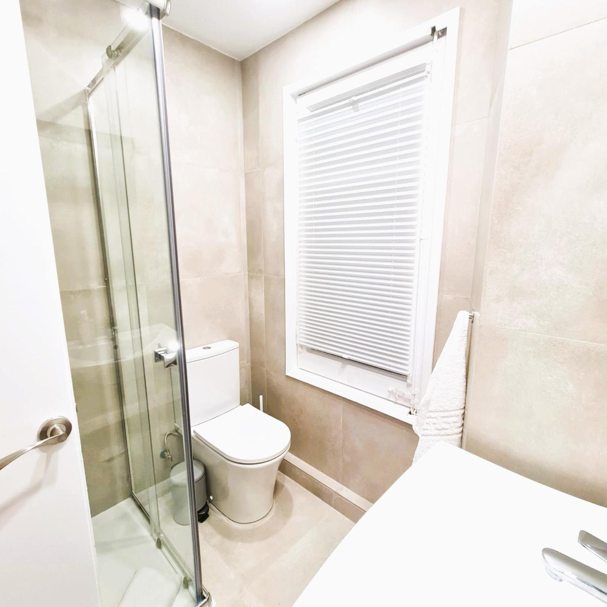G74 Avenida Gaudi 4 Bedrooms With Balcony- Sagrada Familia *